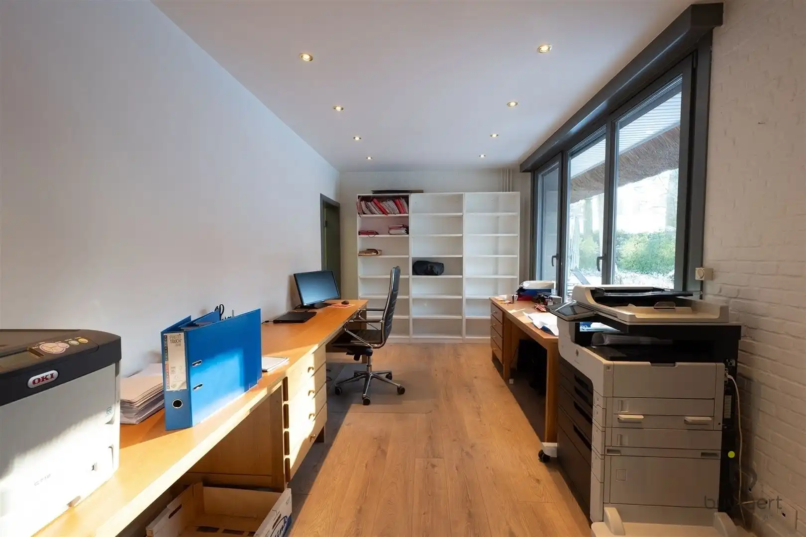 Villa met praktijk of  kangoeroewoning en Zuid - West tuin. foto 42