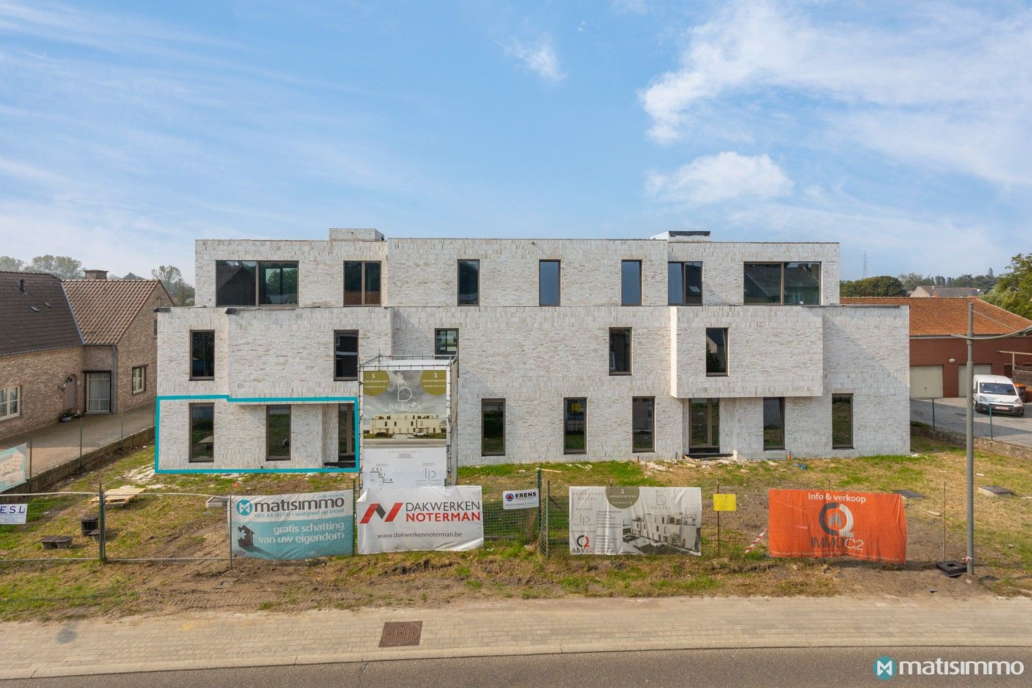 GELIJKVLOERS APPARTEMENT MET 3 SLAAPKAMERS IN NIEUWBOUWPROJECT "BELISA" IN MUNSTERBILZEN foto {{pictureIndex}}