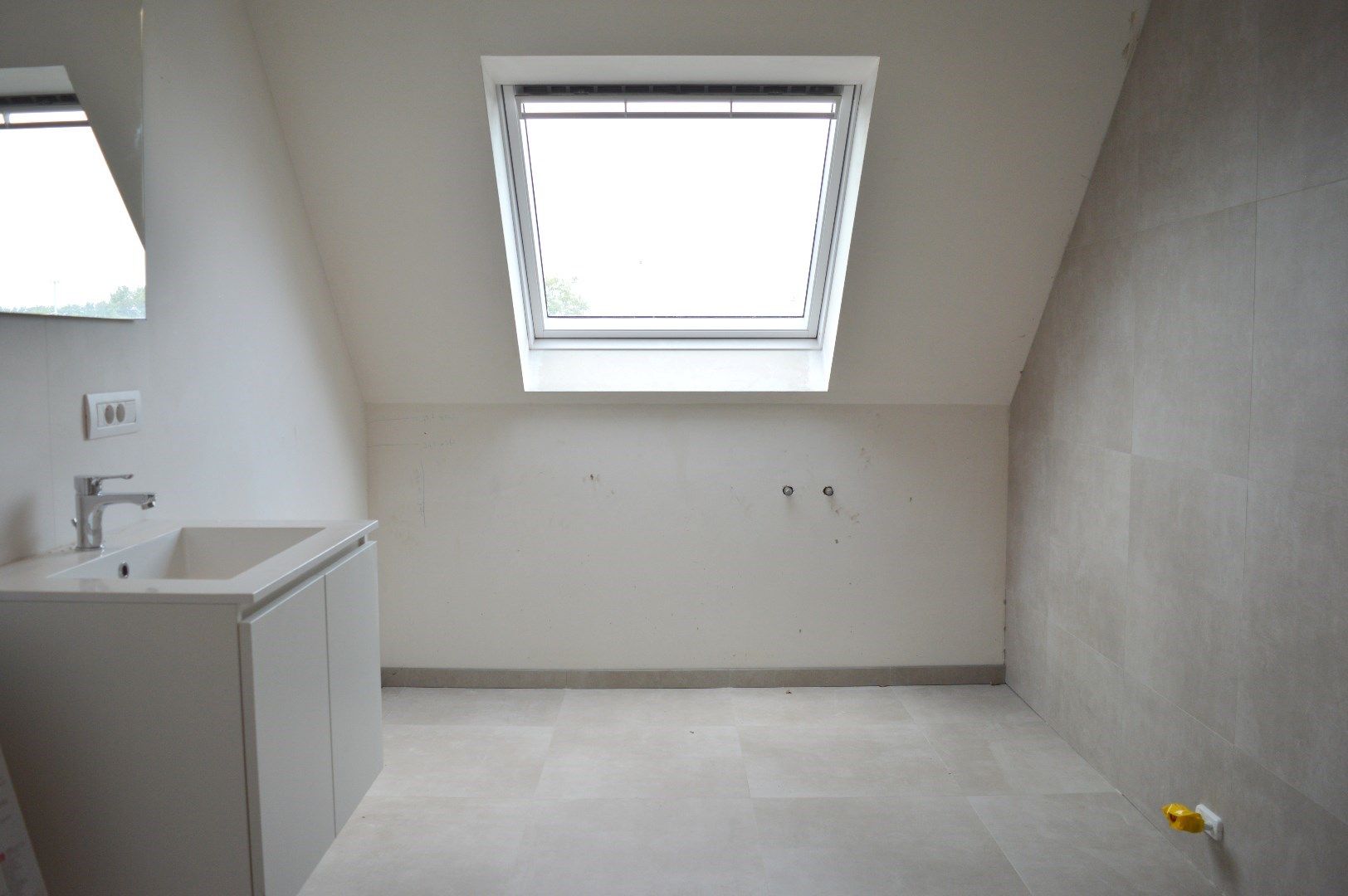 Instapklare woning met 3 slaapkamers en carport in kindvriendelijke ligging te Heule foto 6