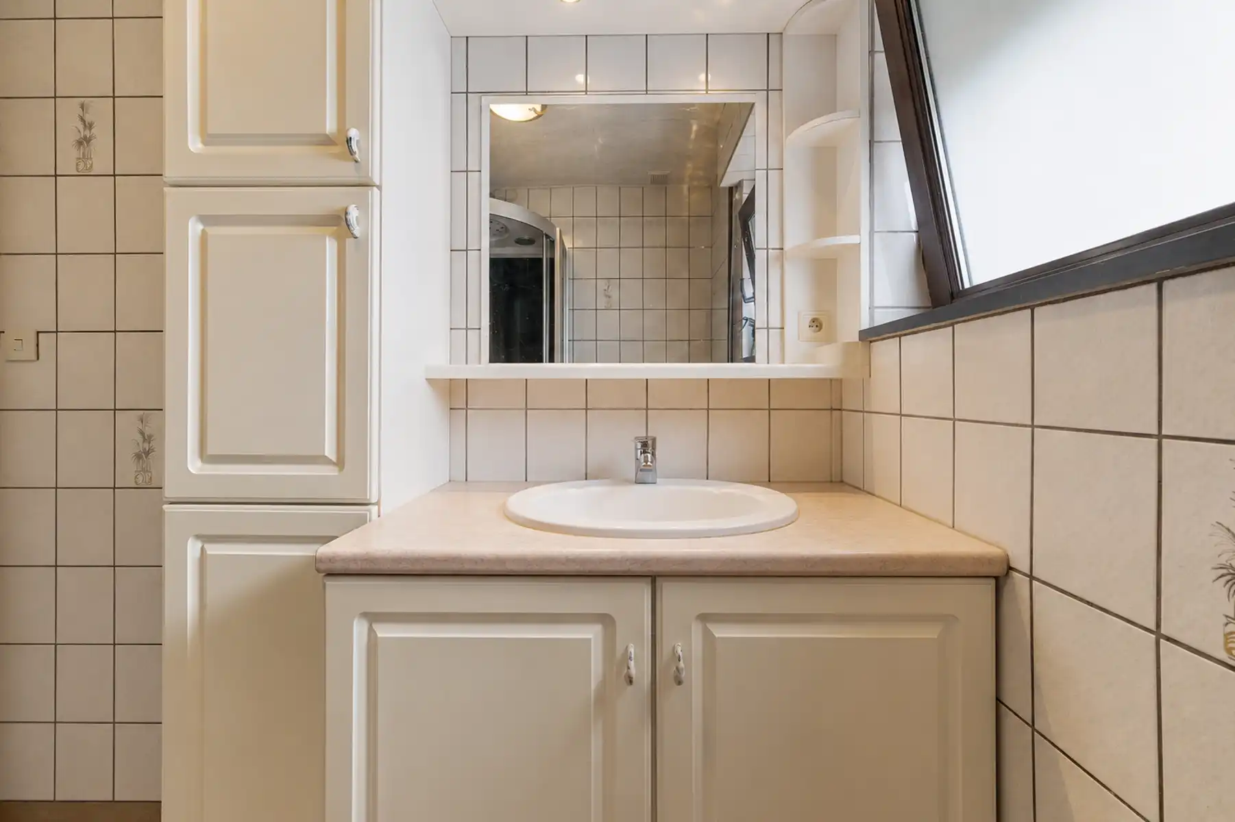 Charmante gelijkvloerse woning met 3 slaapkamers, garage en zonnige tuin. foto 16