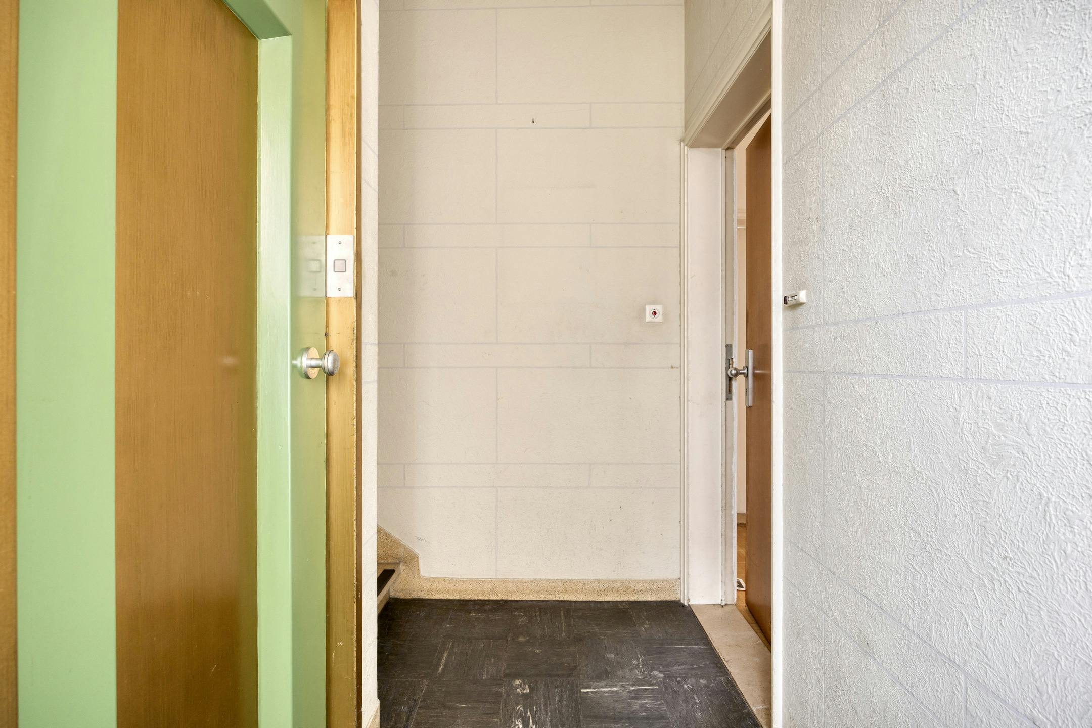 Te renoveren opbrengsteigendom met 3 appartementen en handelspand in Antwerpen foto 29