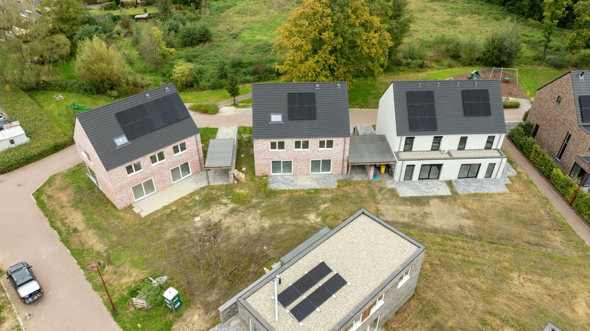 Ruime open bebouwing met 3 slpk's & zon gerichte tuin				 foto 9