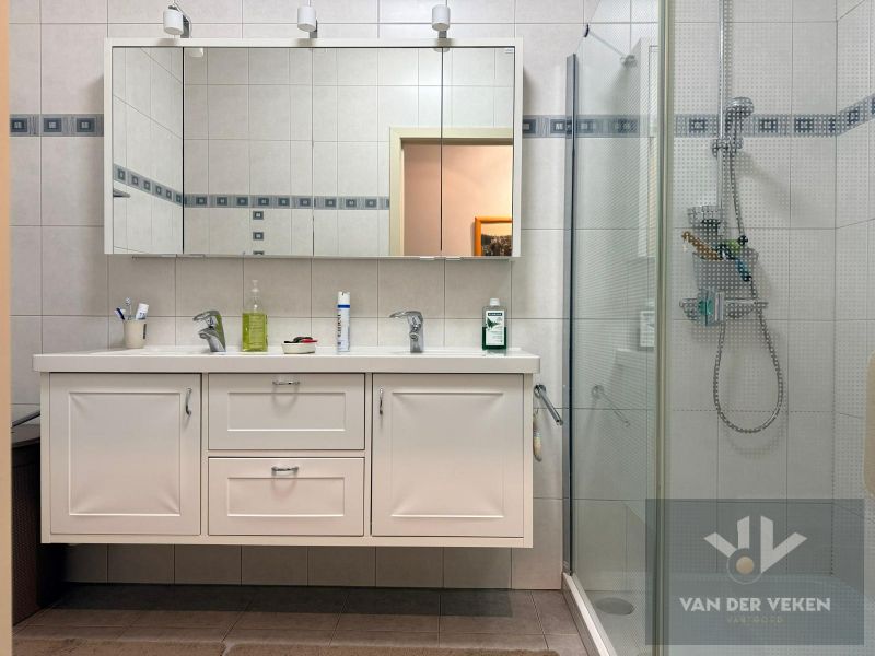 Ruim 2 slaapkamer appartement in hartje Hasselt! foto 12