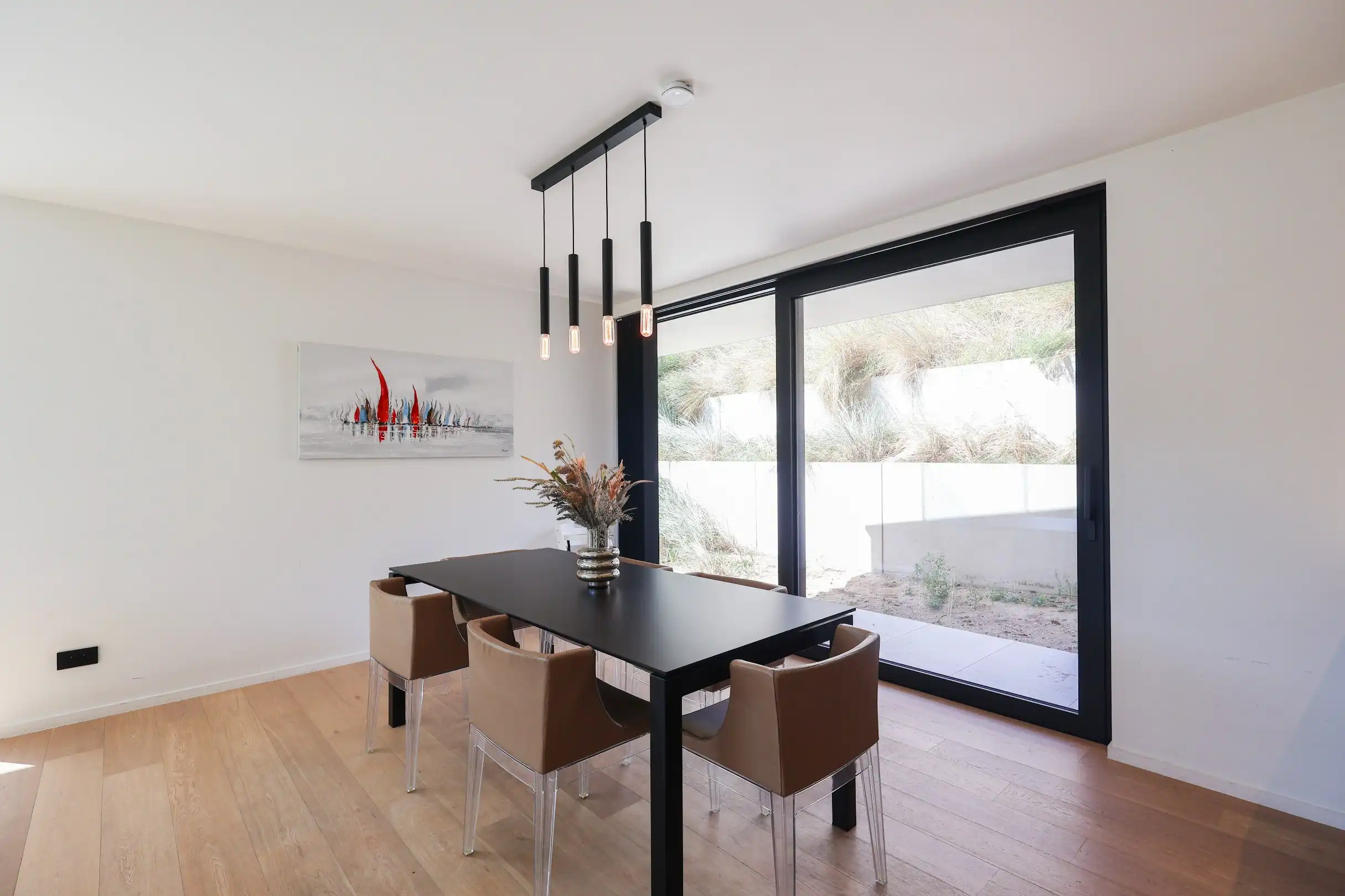 Modern gelijkvloers appartement in Groenendijk met ruim terras foto 5