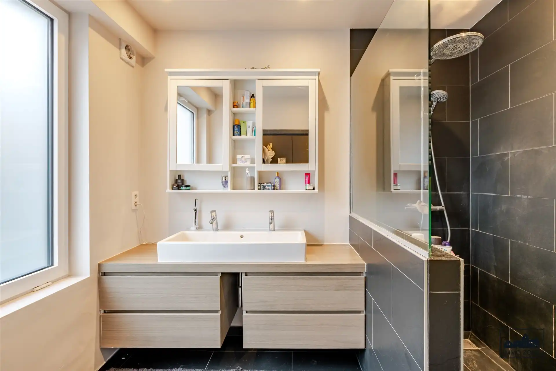 Instapklare woning met 3 slaapkamers en achteruitweg  foto 8