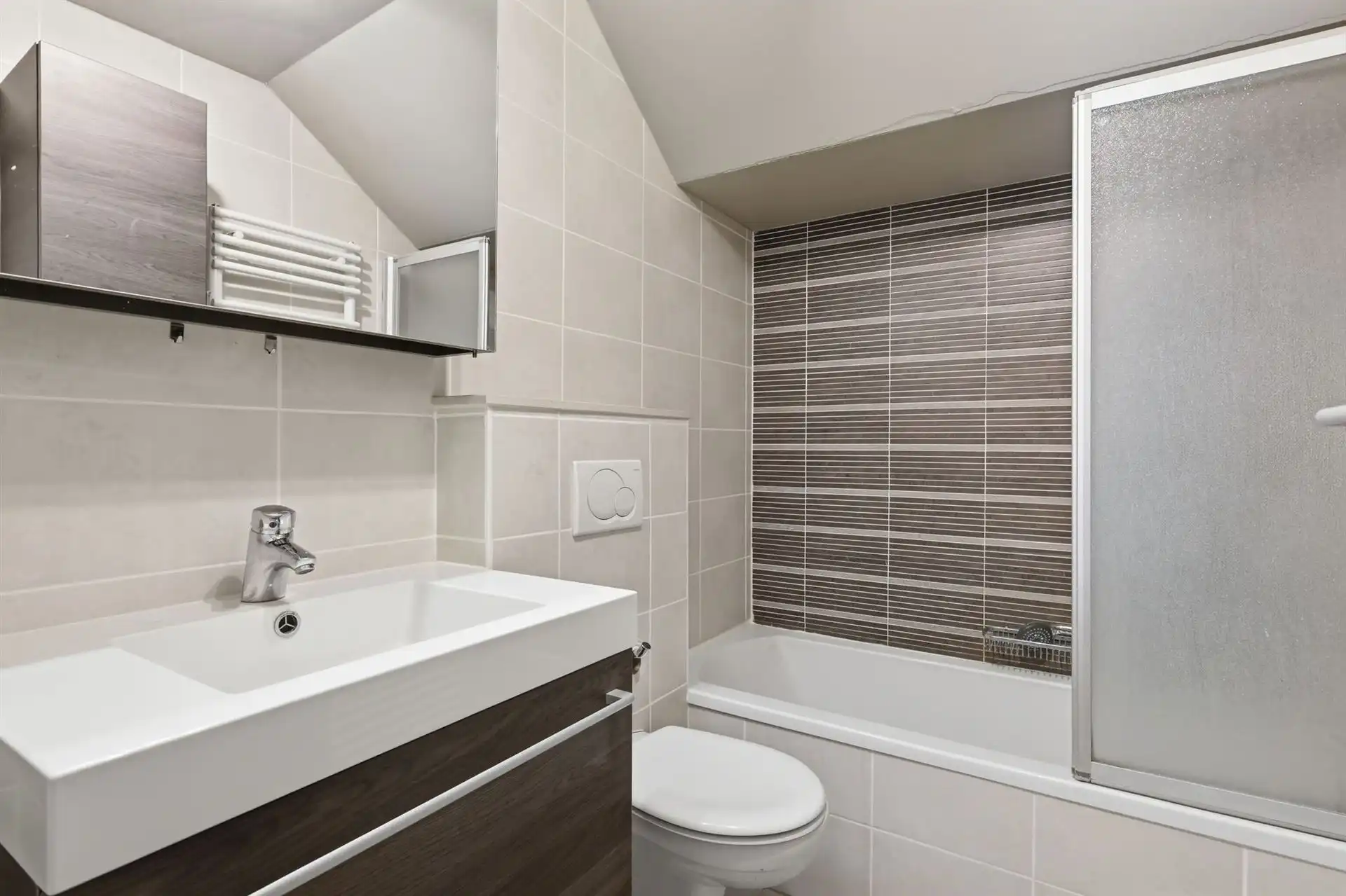 ZUIDGERICHT / VLAK AAN ZEEDIJK  foto 12