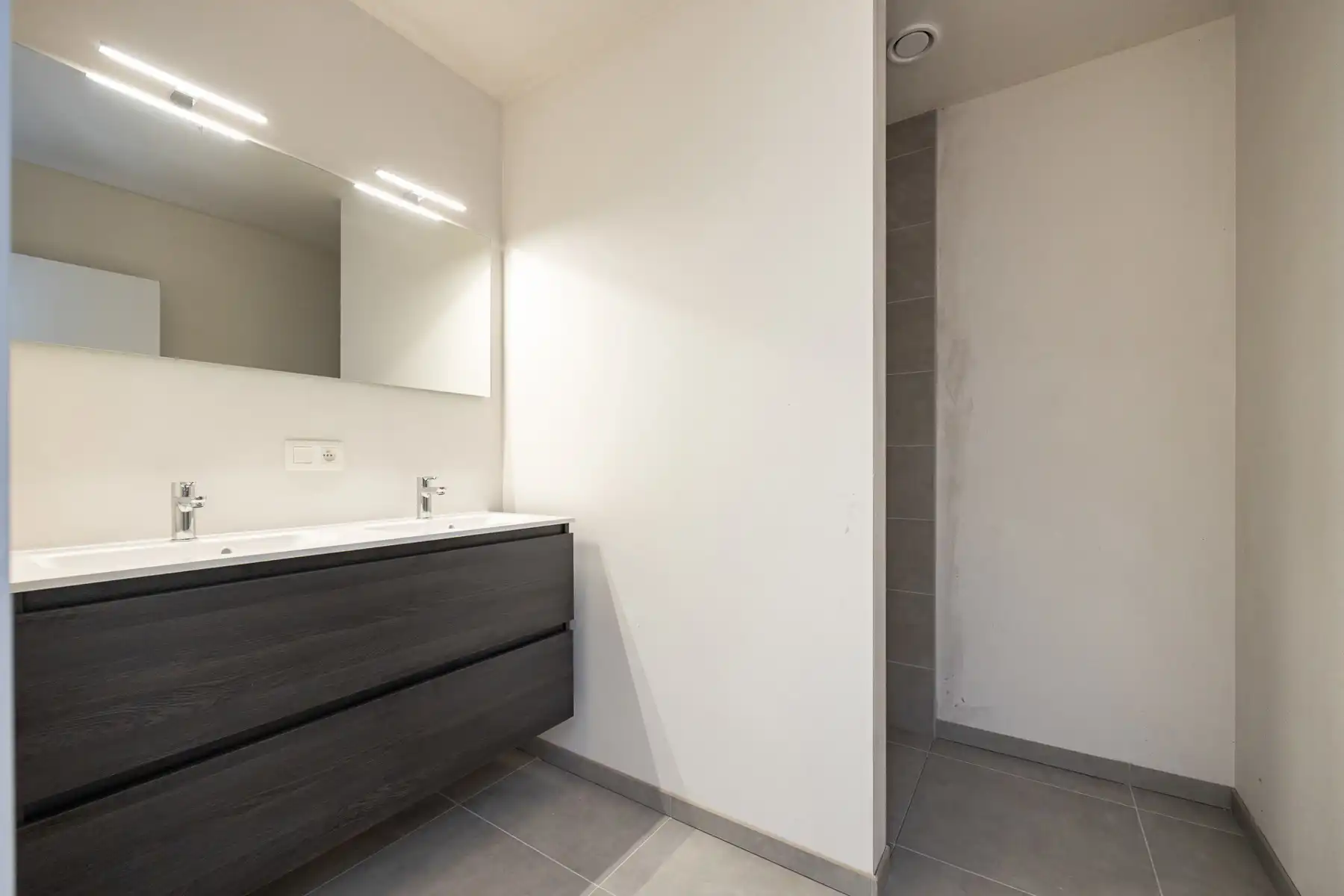 Woning met 3 slaapkamers en fietsenberging/carport op perceel van ca 367m² foto 14