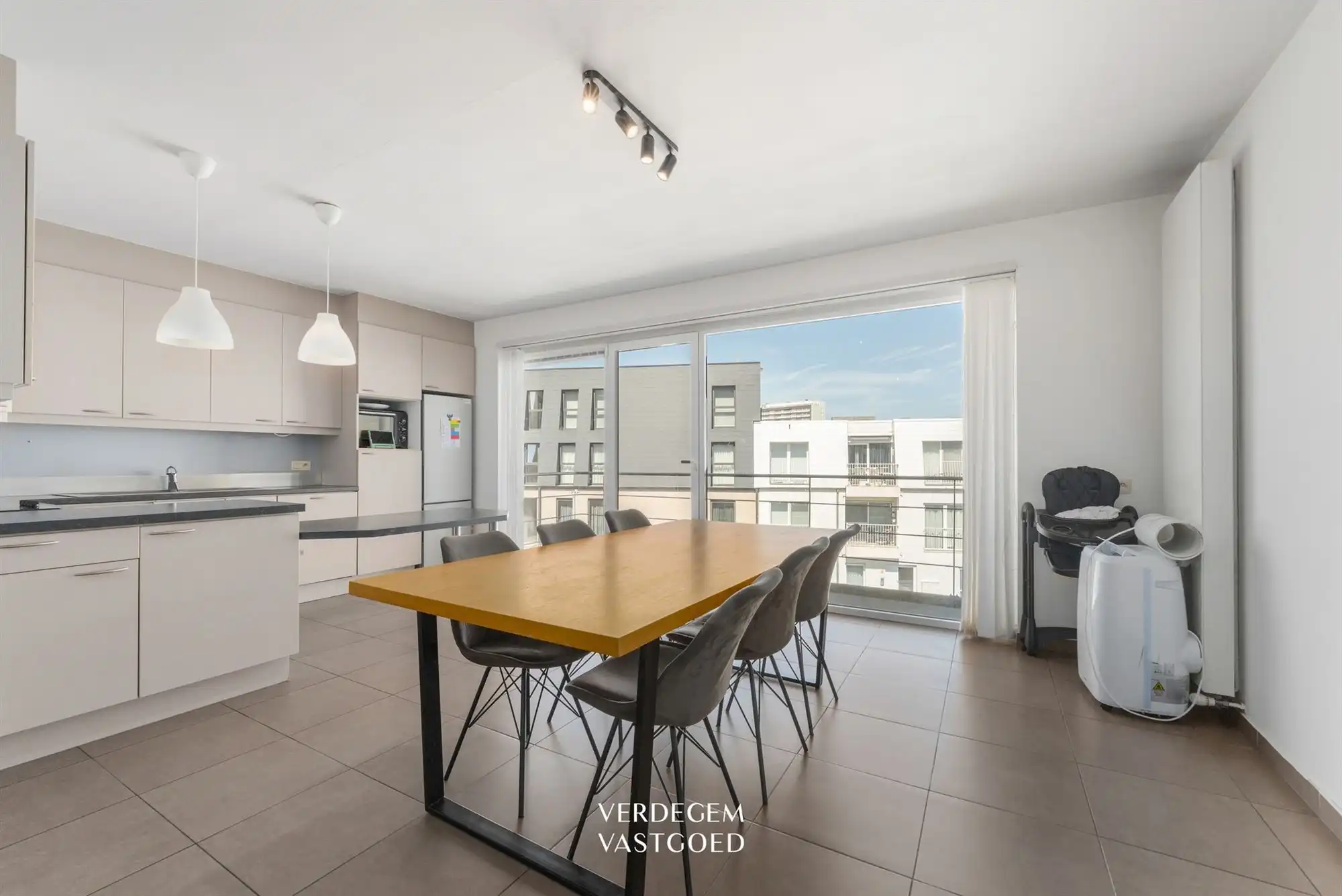 Mooi instapklaar appartement met open zicht en alle comfort nabij het centrum van Lokeren foto 3