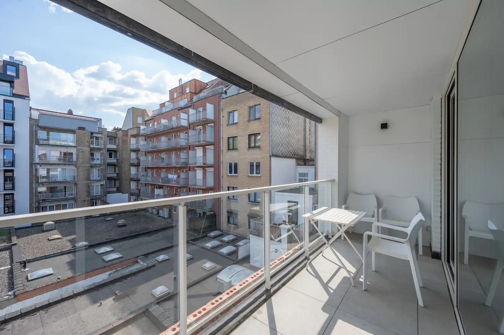 Uitzonderlijk ruime triplex met 4 slaapkamers gelegen in het centrum van Knokke. foto 8