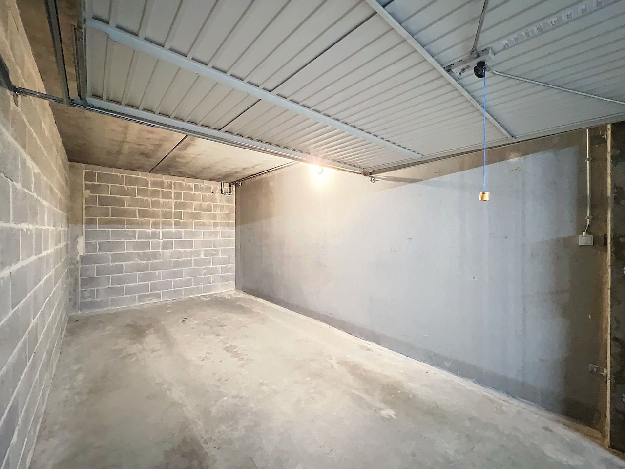 Ruime gesloten garagebox op wandelafstand van de Zeedijk foto 6