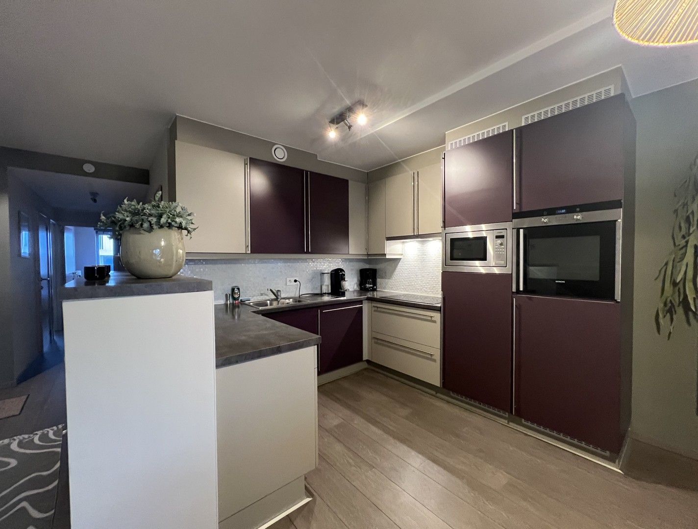 Gemeubeld appartement + autostaanplaats inbegrepen op toplocatie foto 5