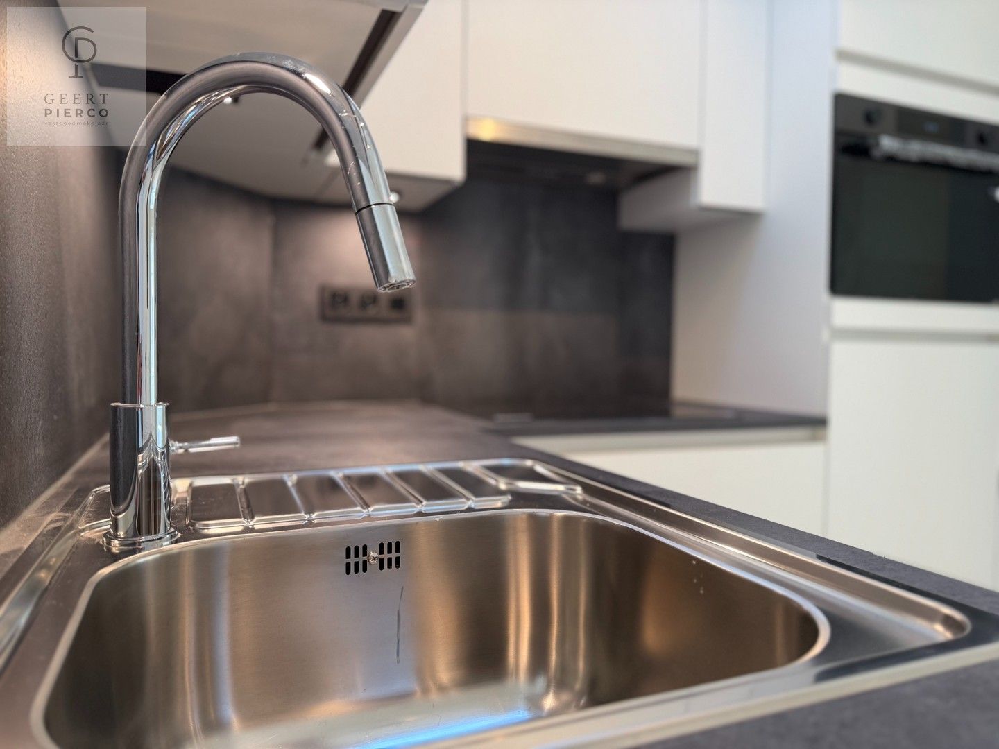 Knap gerenoveerd appartementsgebouw foto 10