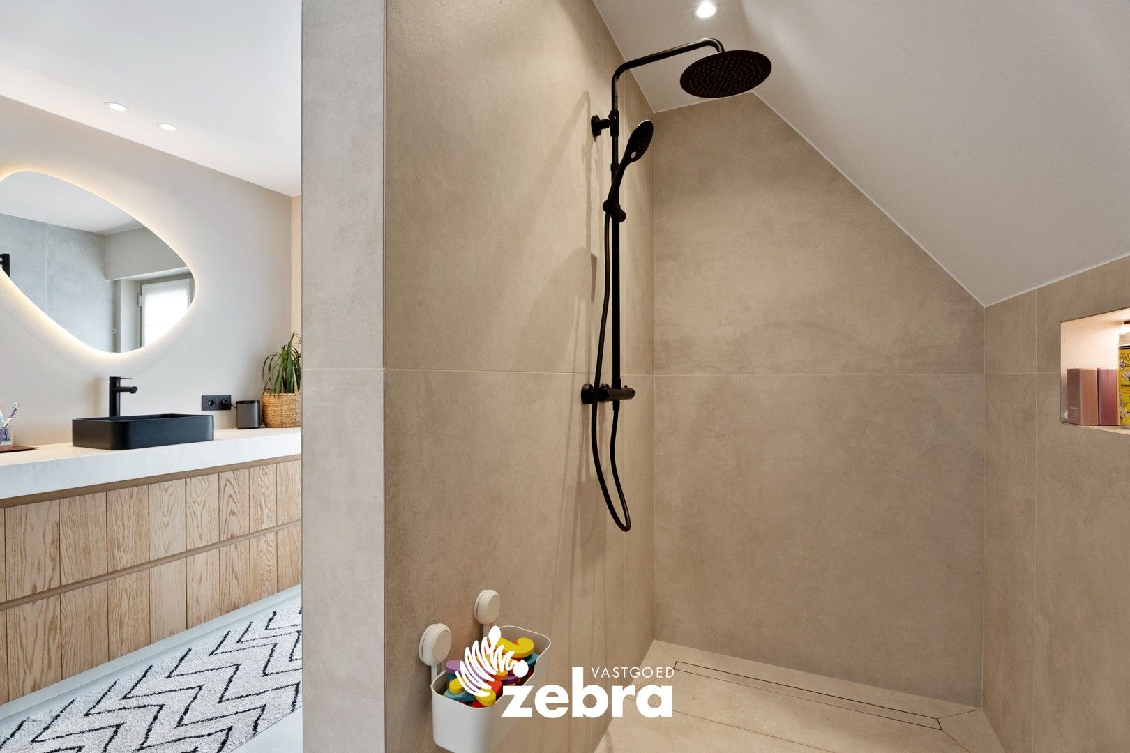 Instapklare woning met ruime loods van ± 600 m² te Oostrozebeke! foto 16