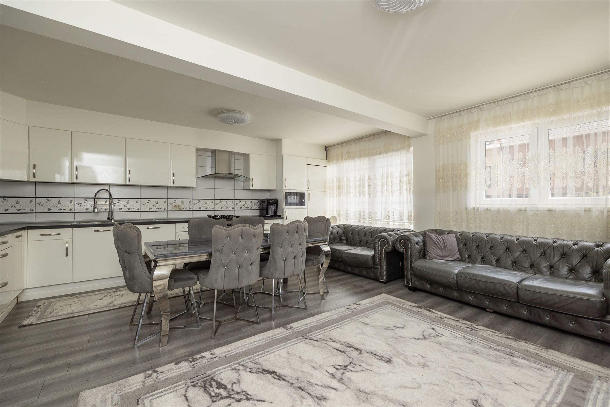 Instapklare woning met 6 slaapkamers en ruim aangelegde tuin foto 6