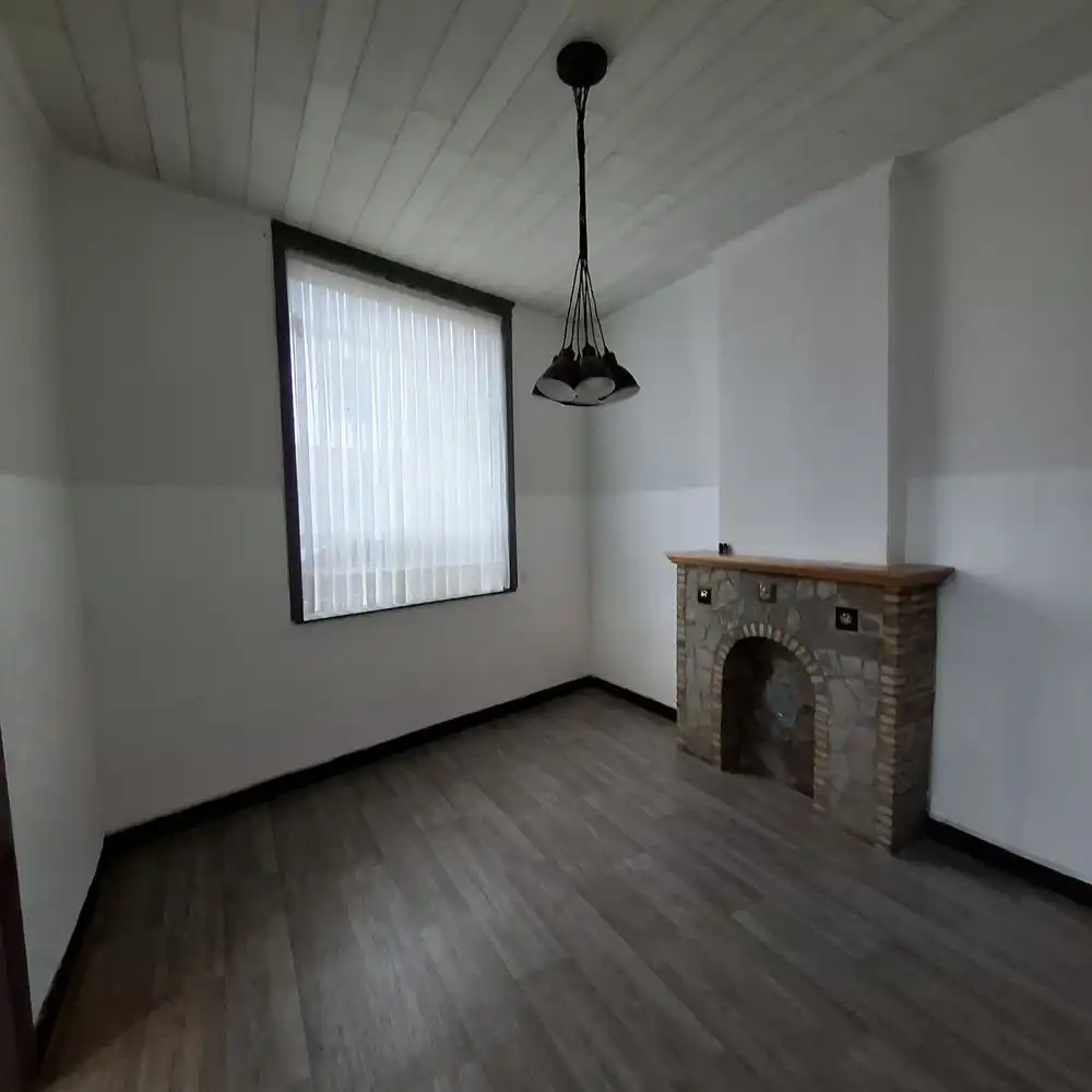 Lichtrijke hoekwoning in hartje Sint-Truiden foto 5