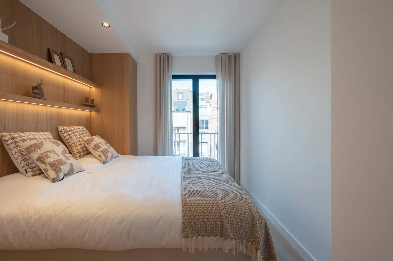 Prachtig en lichtrijk appartement op enkele stappen van de Dumortierlaan. foto 18