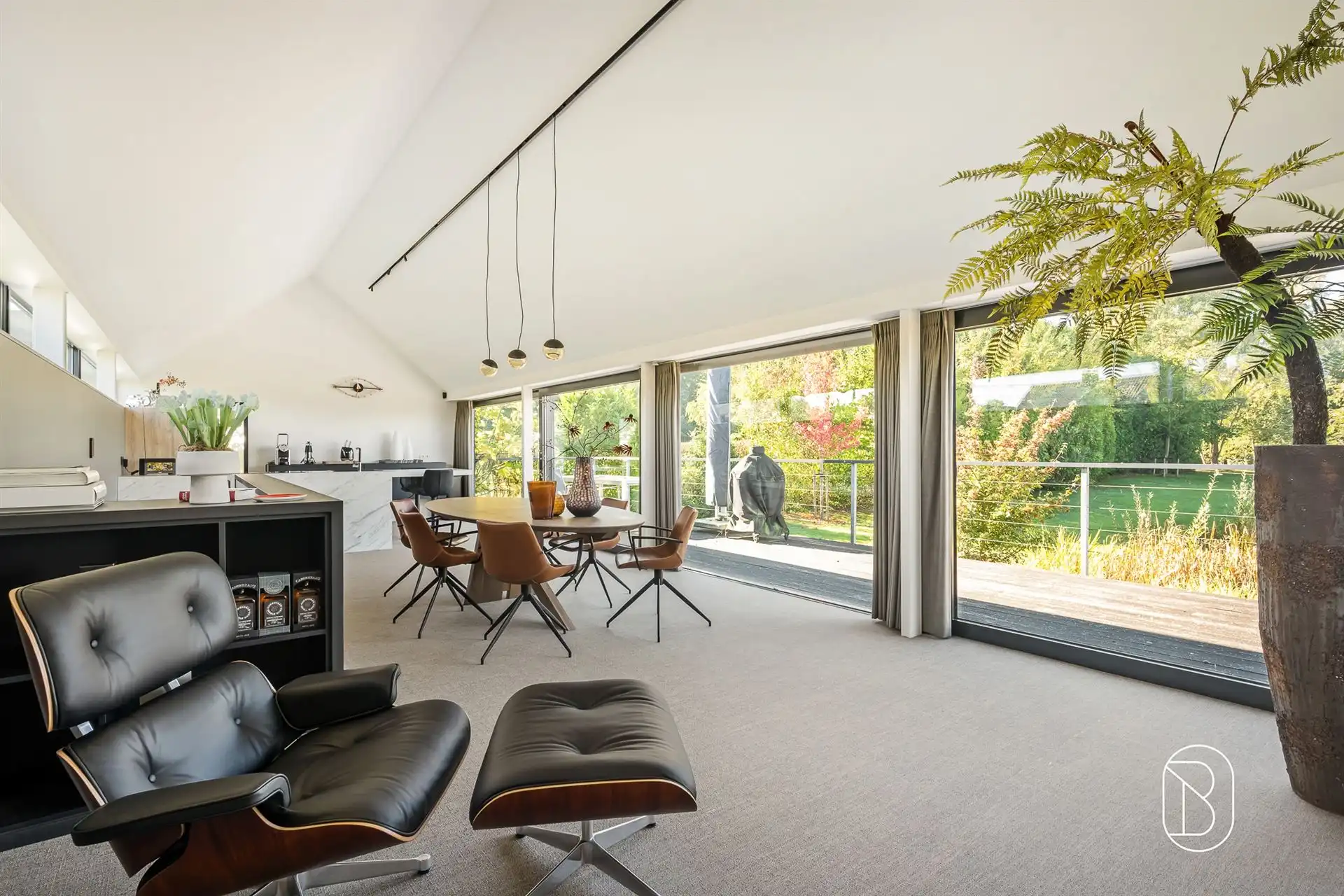 Rustig gelegen villa met 4 slpk en prachtig aangelegde tuin foto 17