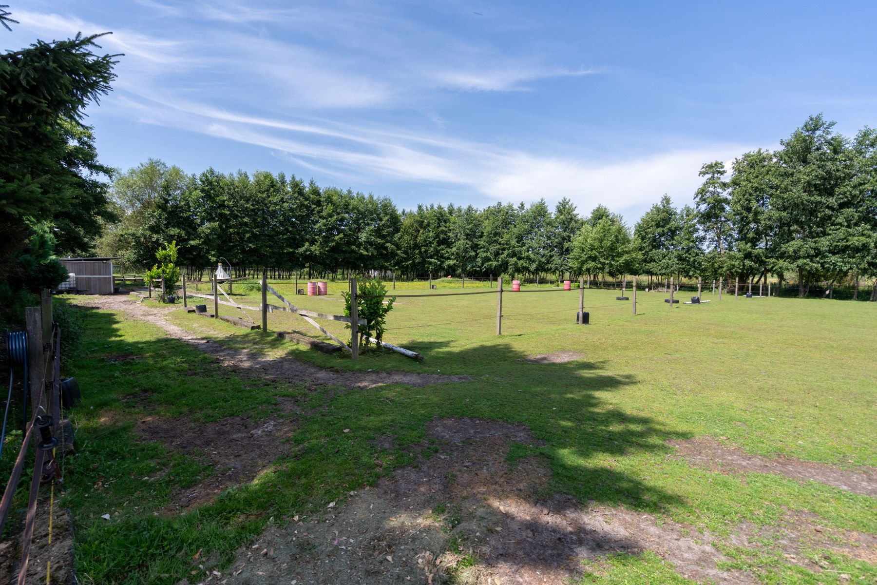 Recente, stijlvolle villa met zwembad, weides en stalling foto 5