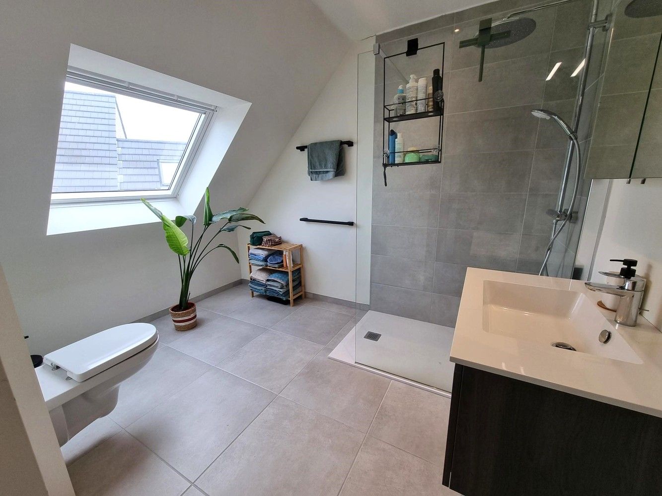 Ruim dakappartement van 95m² met zonnig, groot terras, kelderberging en parkeerplaats ondergronds. foto 11