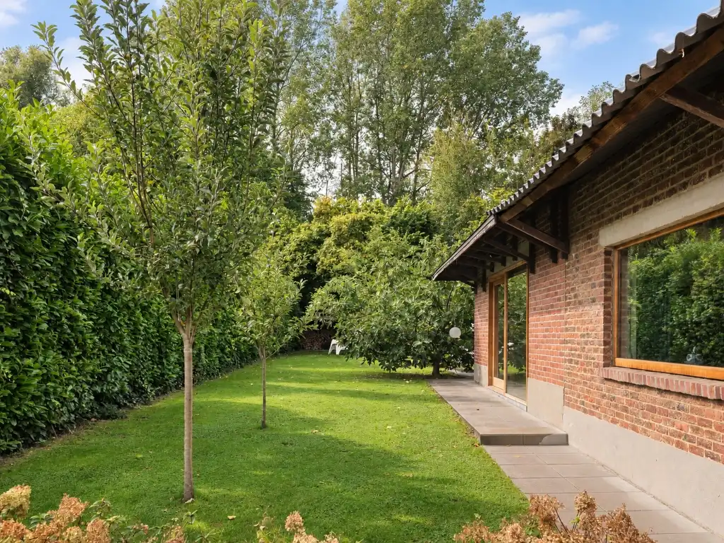 Karaktervolle woning met polyvalente achterbouw en aangename tuin in Westrem. foto 27