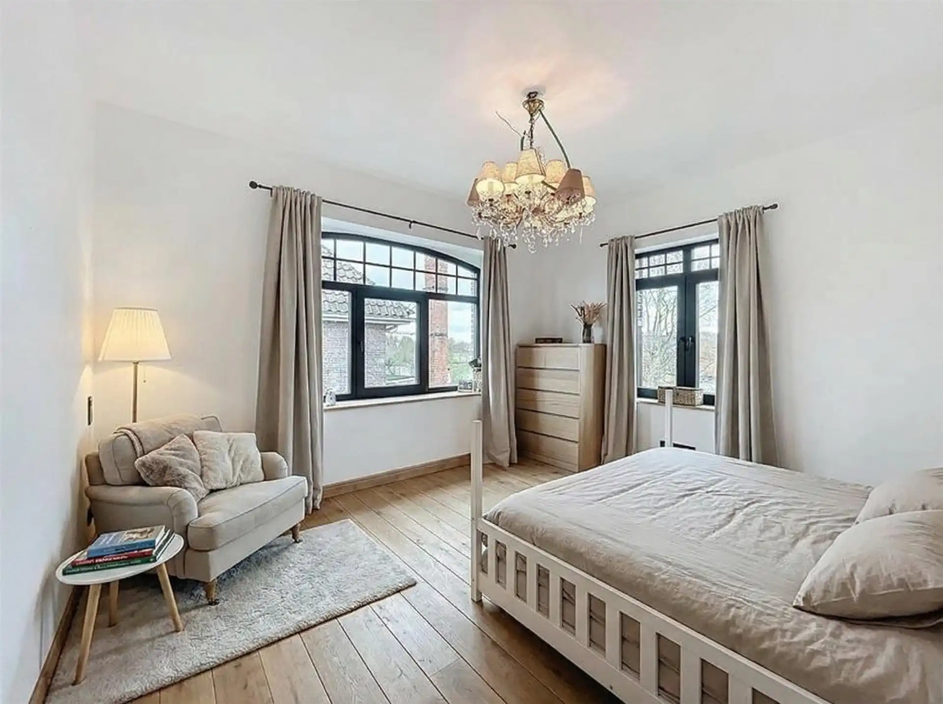 half open bebouwing met 3 slaapkamers, zwembad en garage op perceel van 312m²  foto 9