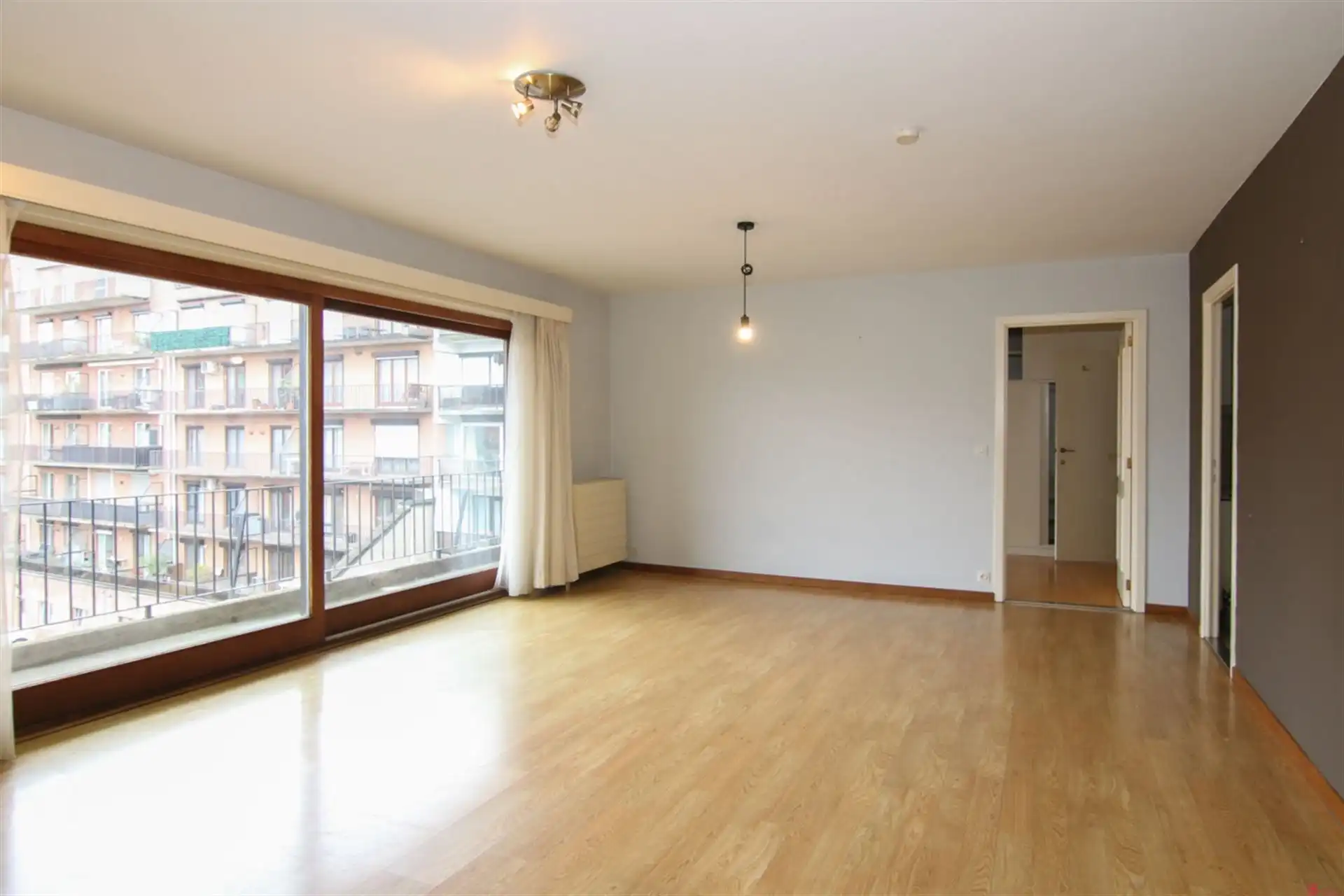 zonnig appartement met terras foto {{pictureIndex}}