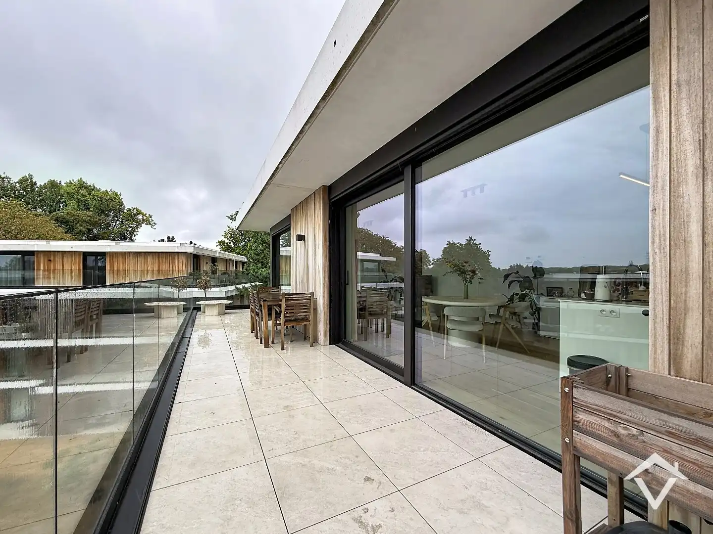 Prachtige penthouse met twee slaapkamers, autostaanplaats en zonnig terras te Rumbeke foto 20