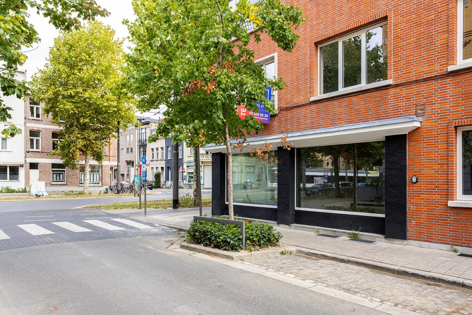 Te koop: veelzijdig handelspand op toplocatie foto 9