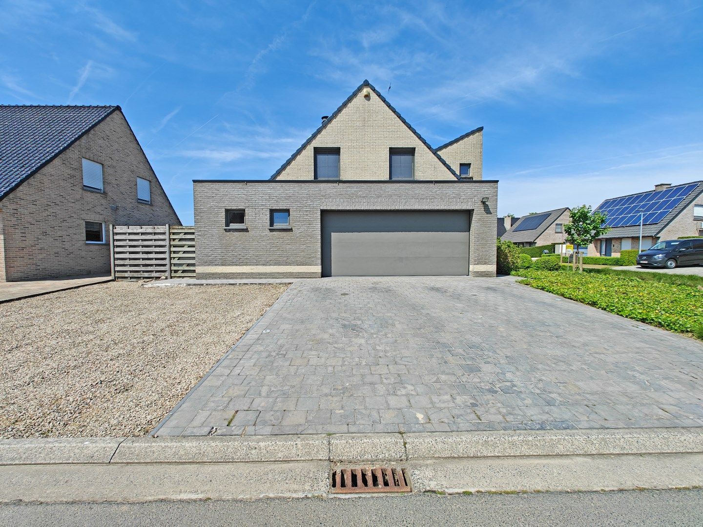 Ruime en lichtrijke villa te rustige woonwijk. foto 10