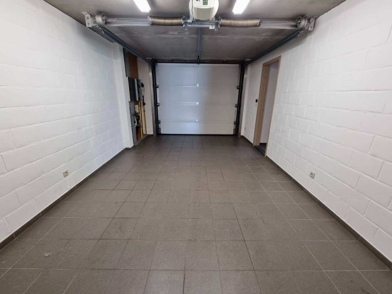 Ruime woning met 4 slaapkamers te huur! foto 14