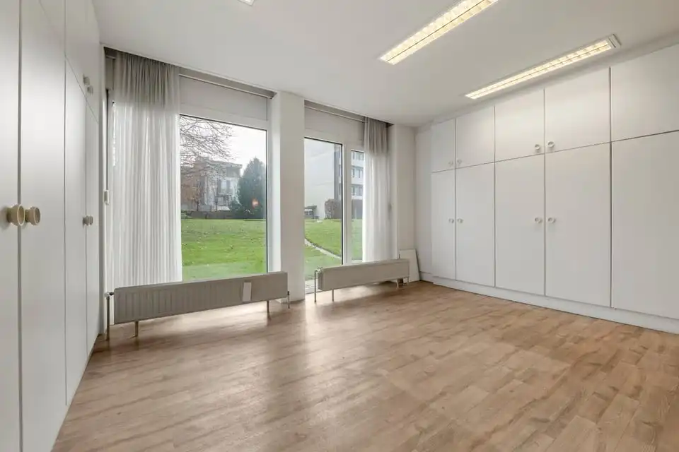 RUIME KANTOORRUIMTE VLAKBIJ HET CENTRUM VAN SINT-TRUIDEN foto 15