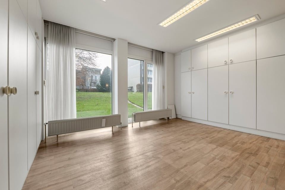 RUIME KANTOORRUIMTE VLAKBIJ HET CENTRUM VAN SINT-TRUIDEN foto 15