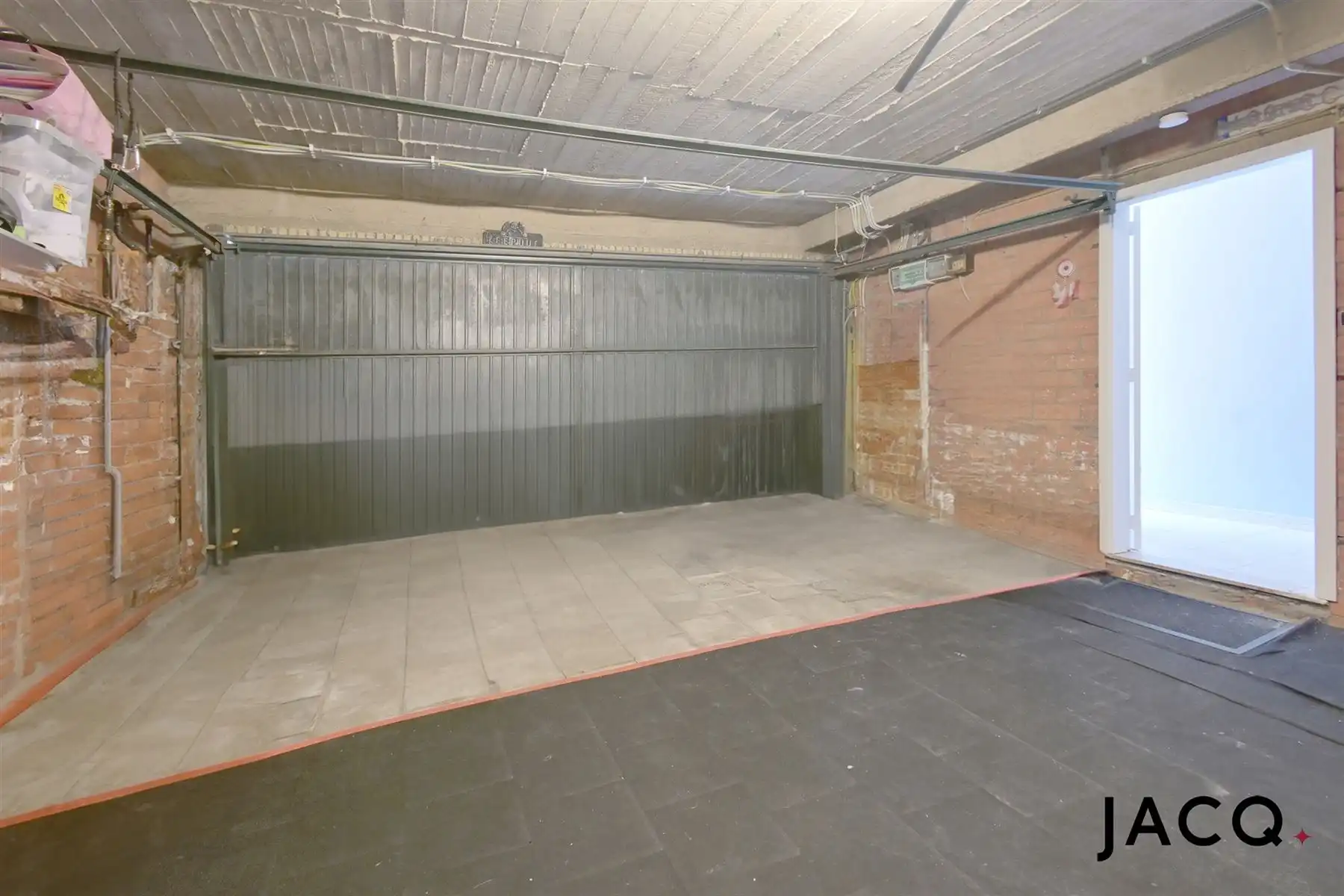 Instapklaar appartement met 2 slaapkamers en dubbele garage foto 13