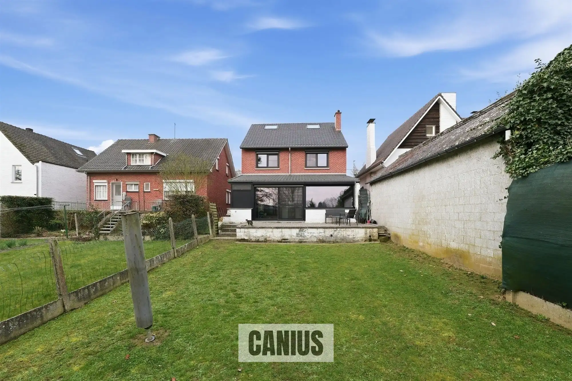 GERENOVEERDE OPEN BEBOUWING MET VIER SLAAPKAMERS foto 32