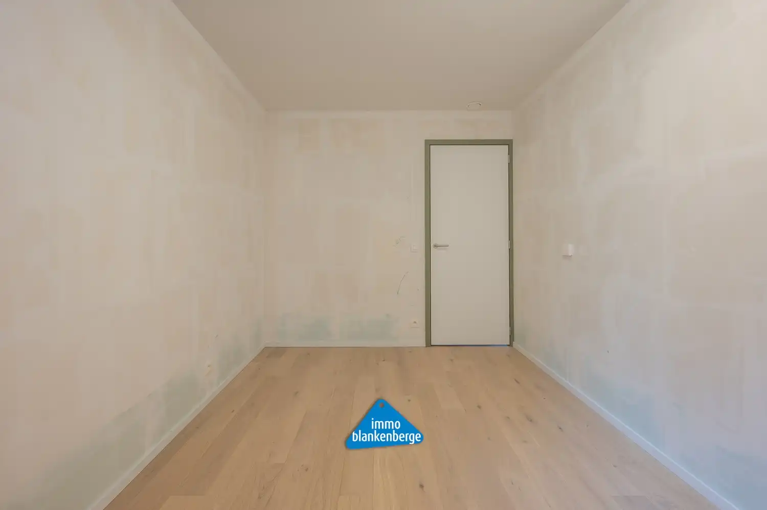 Appartement te koop op topligging aan de Zeedijk met prachtig zicht op de Pier van Blankenberge foto 13