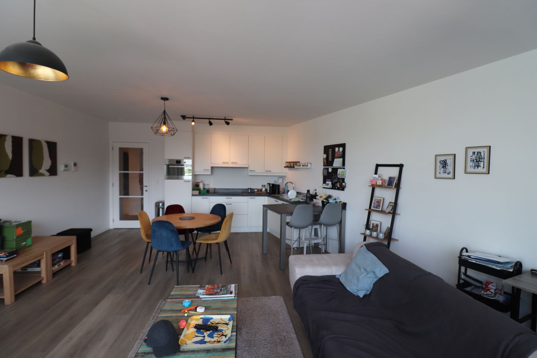 Recent 2-slaapkamerappartement 1ste verdieping links met lift, autostaanplaats en berging. foto 4