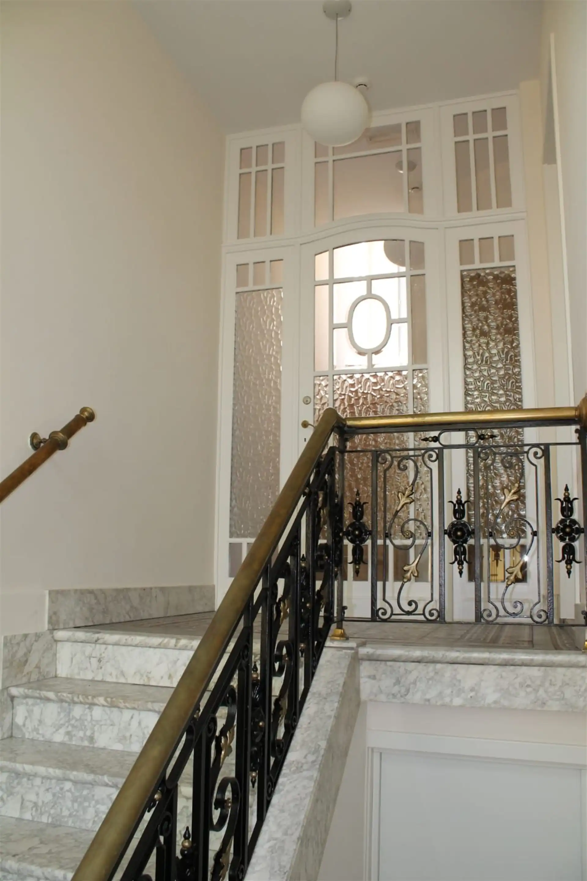 Verrassend ruim gelegen appartment met zicht op het water.  foto 2