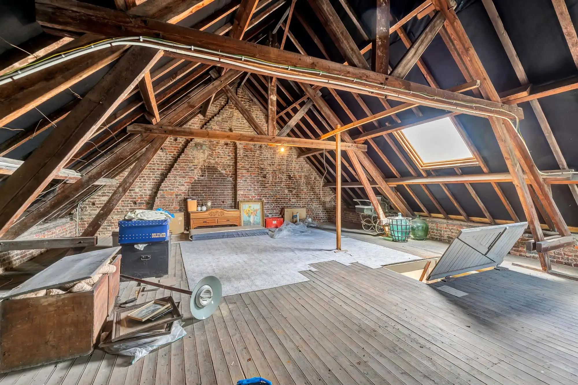 Charmante, te renoveren boerderij met opslagplaats foto 26