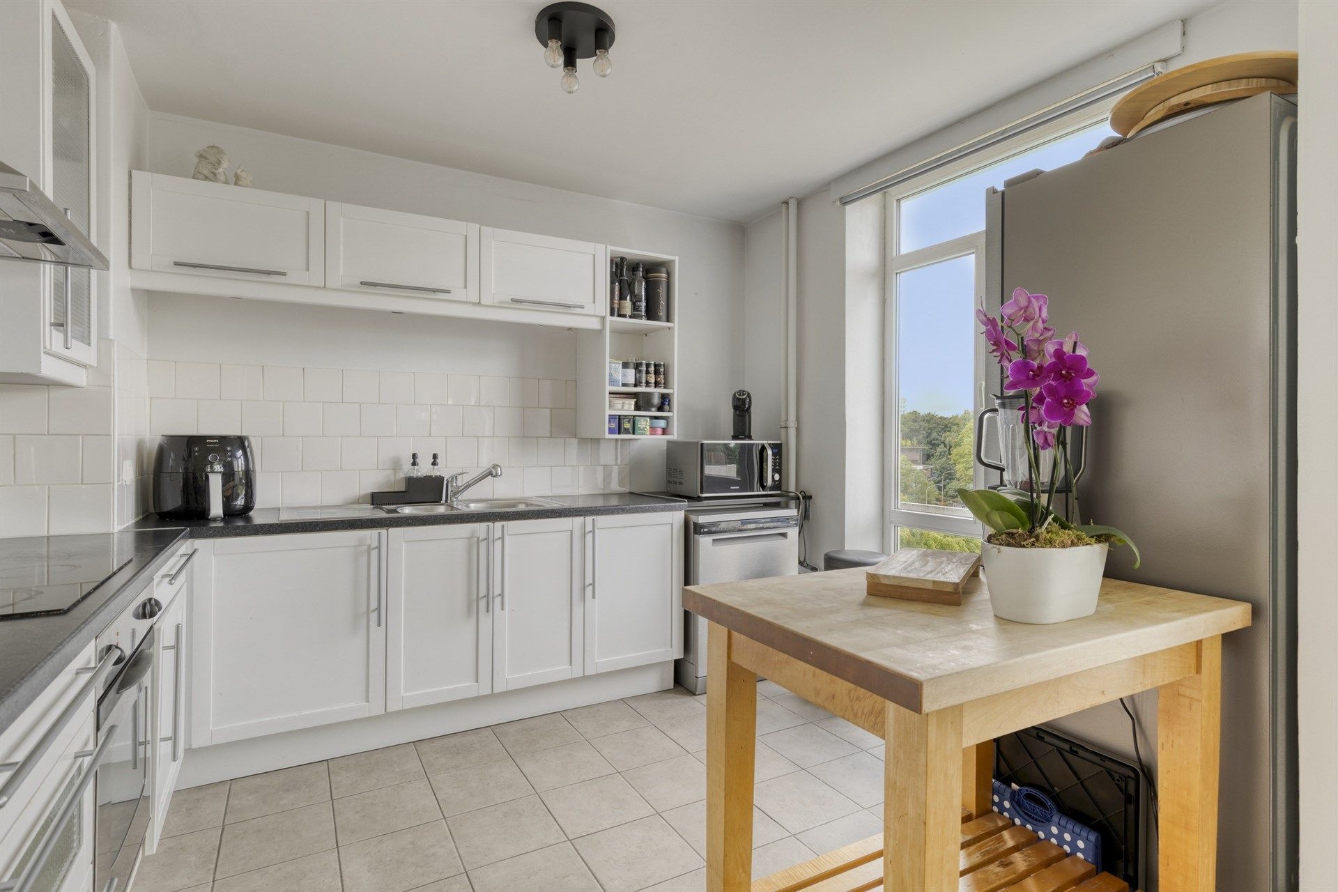 Instapklaar appartement met terras te koop in Berchem!  foto 7