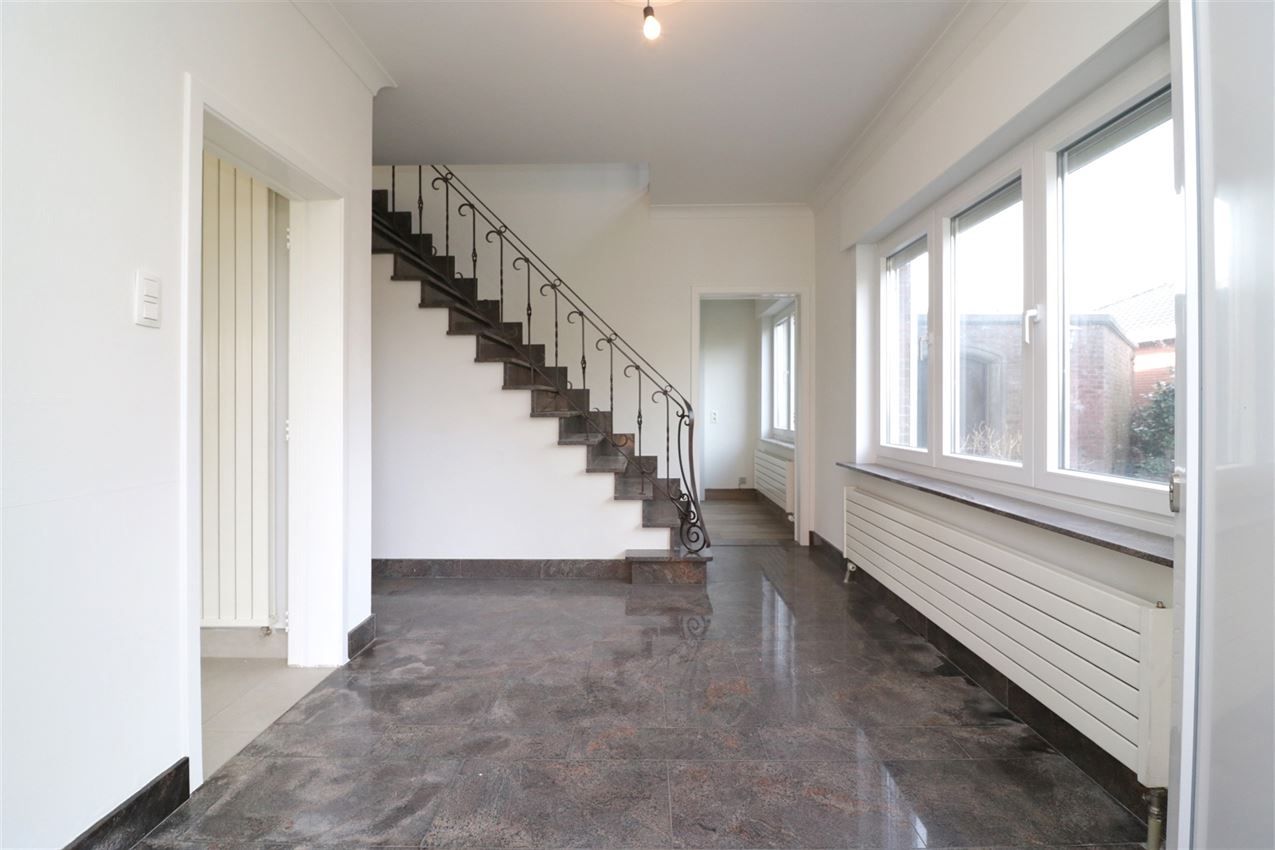 Villawoning met 4 slaapkamers en bijgebouw foto 8