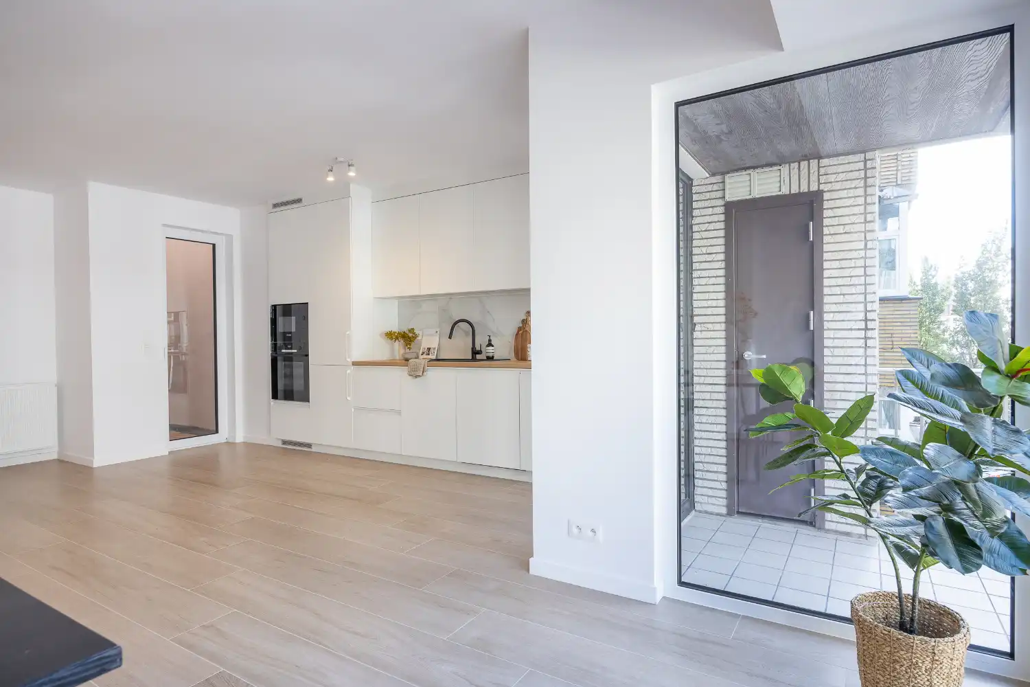 Gerenoveerd drie slaapkamer appartement foto 3