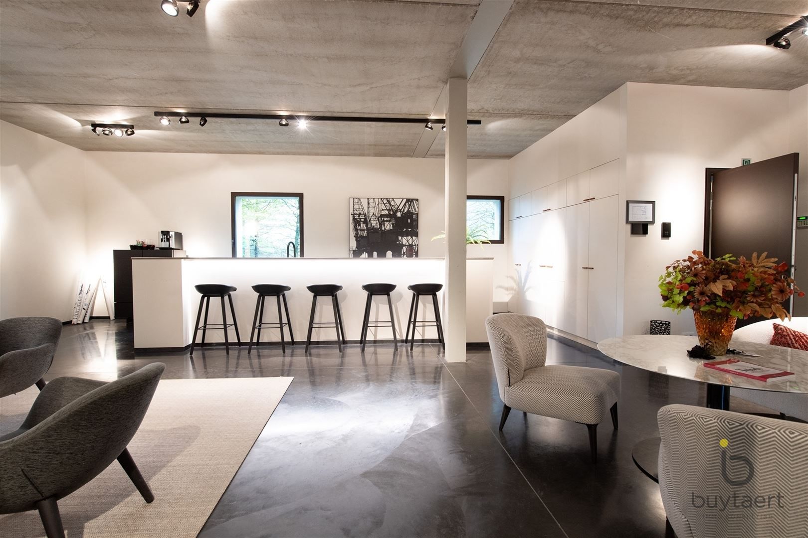 UNIEK GELIJKVLOERS APPARTEMENT OP DE KANAALSITE VAN AXEL VERVOORDT foto 6