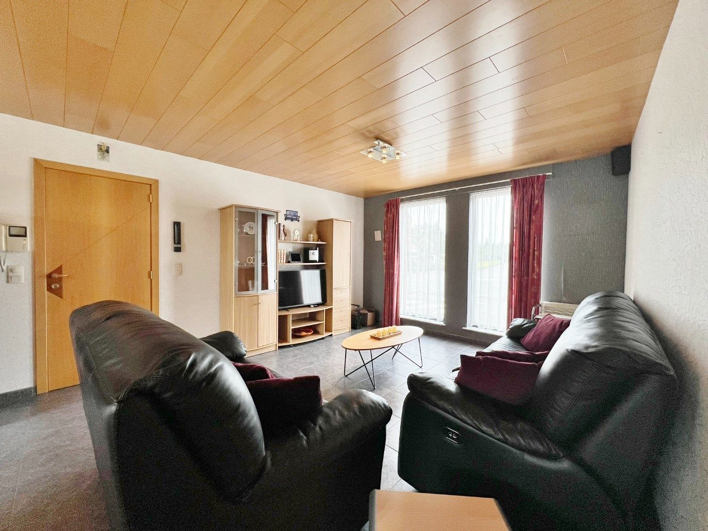 Instapklare woning met garage en ruime koer/tuin op centrale ligging te Ieper foto 5