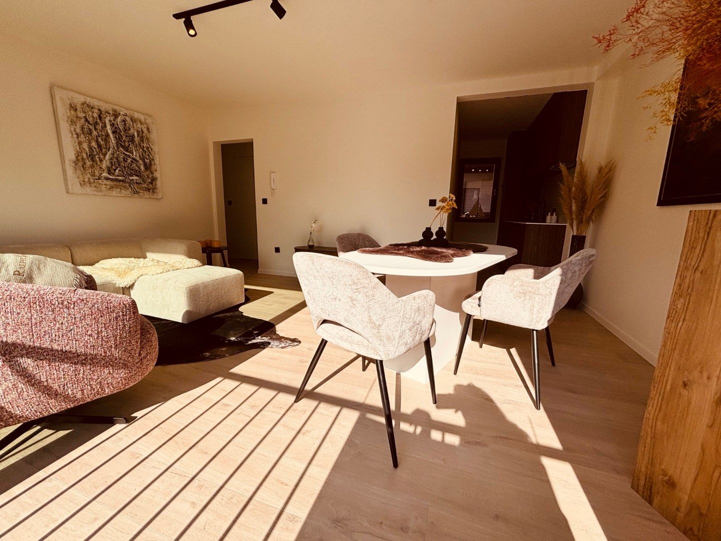 GERENOVEERD GEMEUBELD APPARTEMENT met lateraal zeezicht  Koksijde  foto 2