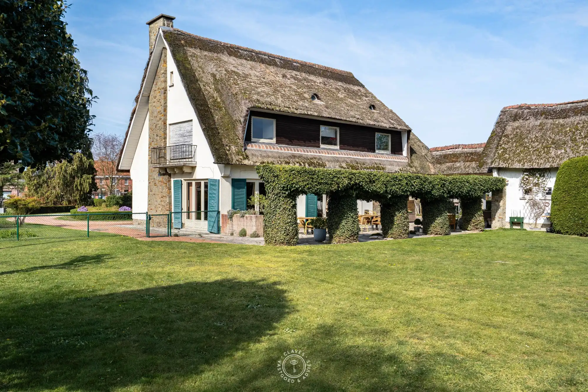 Iconisch horecapand met woonst op uitzonderlijk perceel van meer dan 3.000 m² foto 6