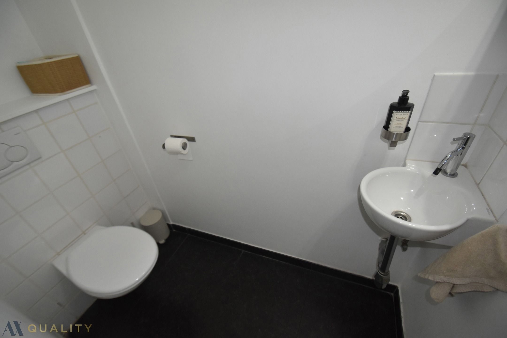 Op een zichtlokatie gelegen handelsgelijkvloers (74 m²) met etalageramen foto 13