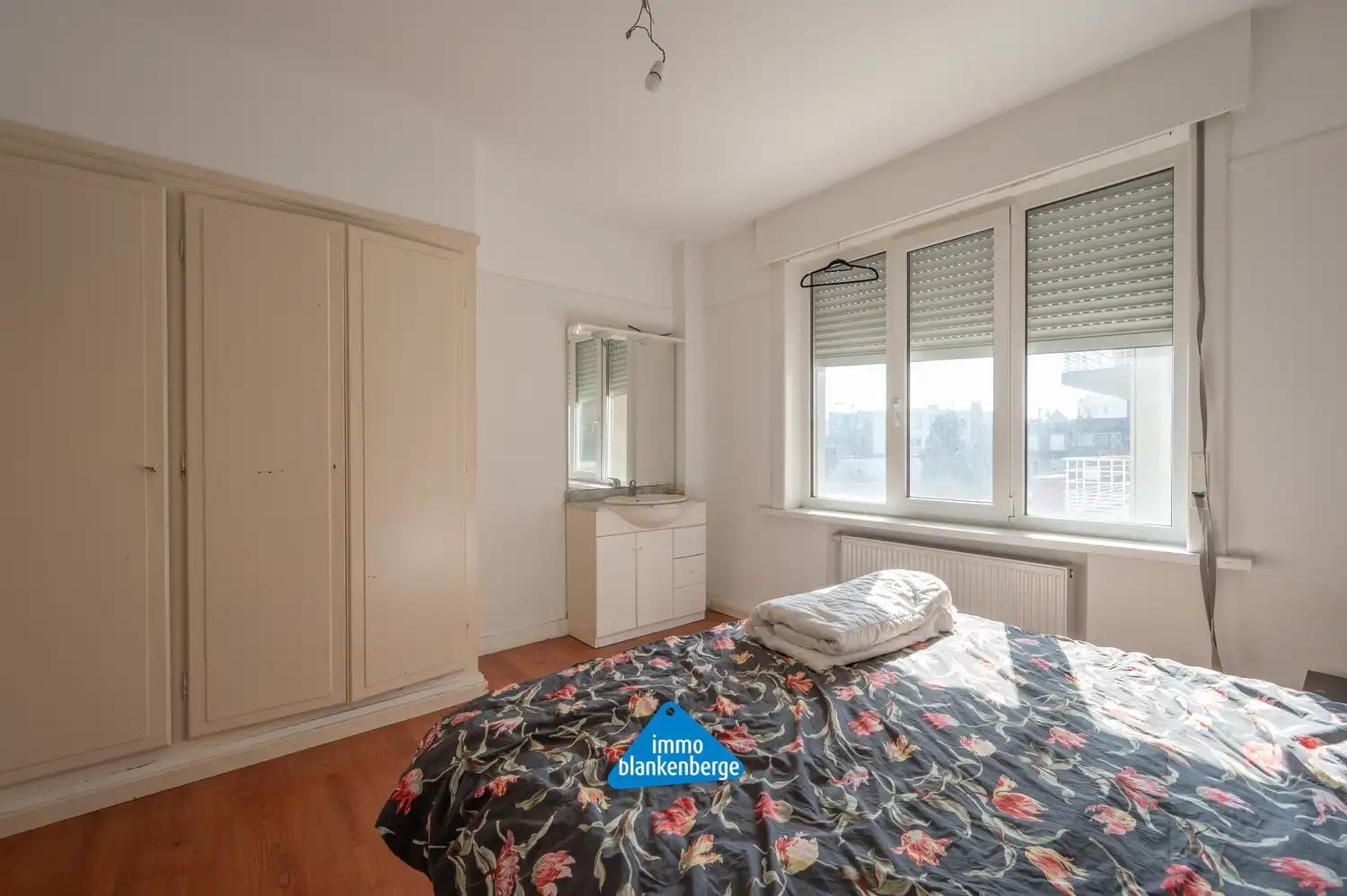 Zeer Ruim  Appartement met 3 Slaapkamers nabij de Zeedijk foto 12