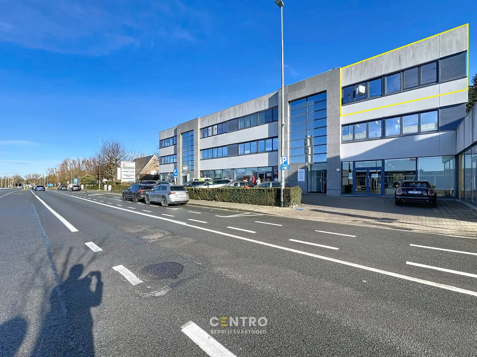 Instapklare kantoorruimte 175m² met perfecte VISIBILITEIT aan 't Hoge - opsplitsbaar. foto 2