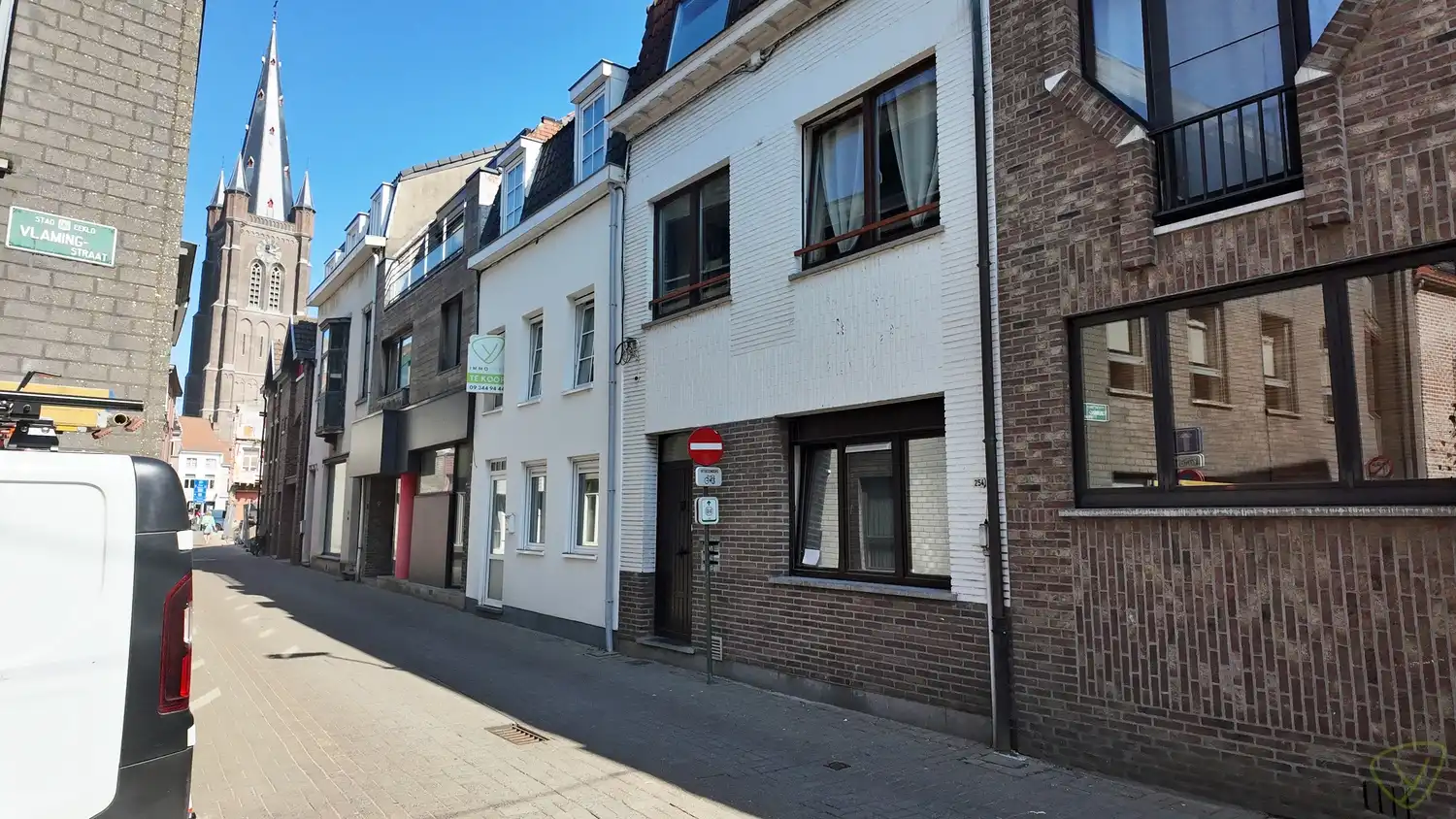 Instapklare Gezinswoning in het Centrum van Eeklo foto {{pictureIndex}}