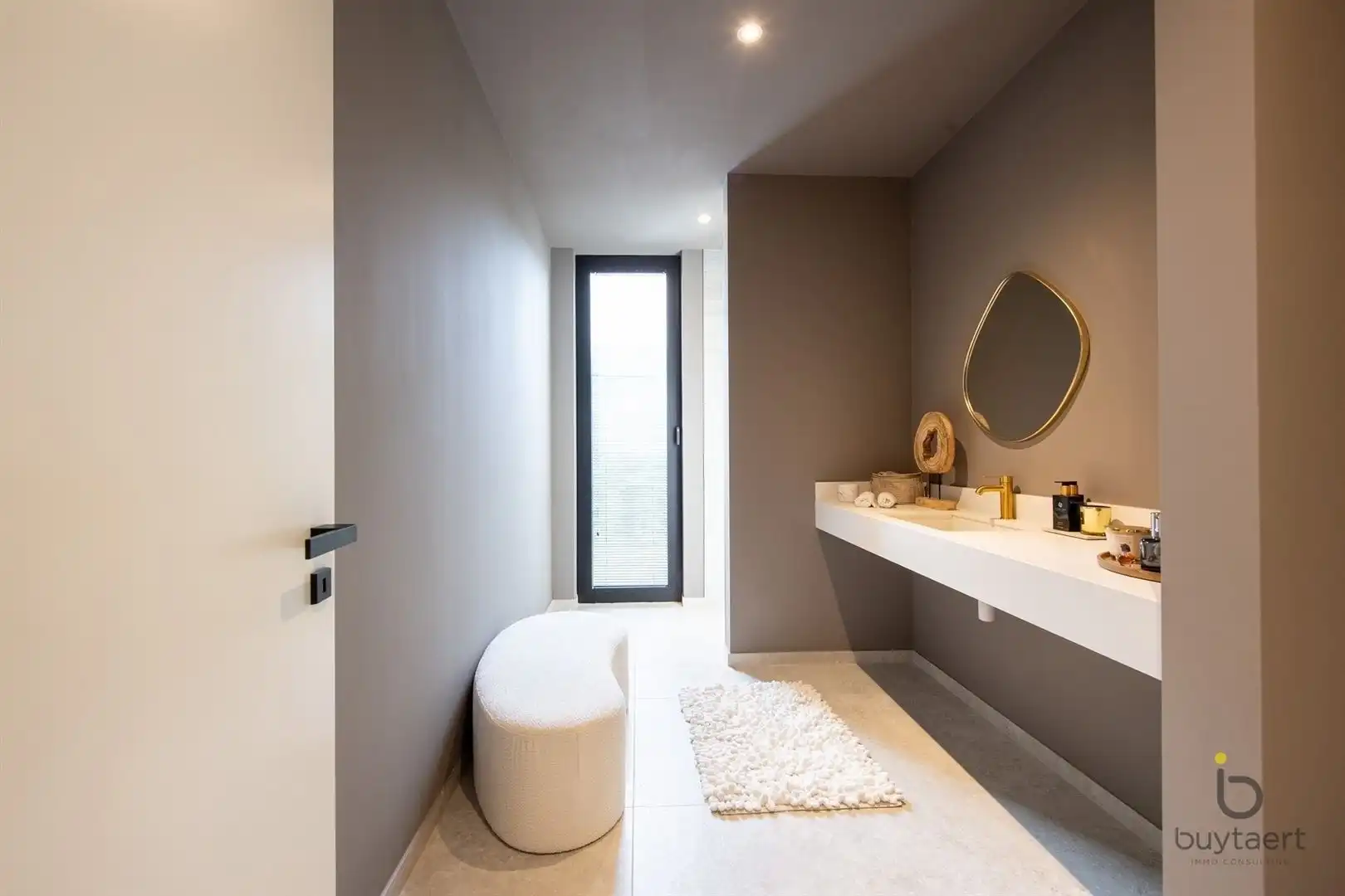 Knappe GELIJKVLOERSE villa + bijgebouw te Halle! foto 39